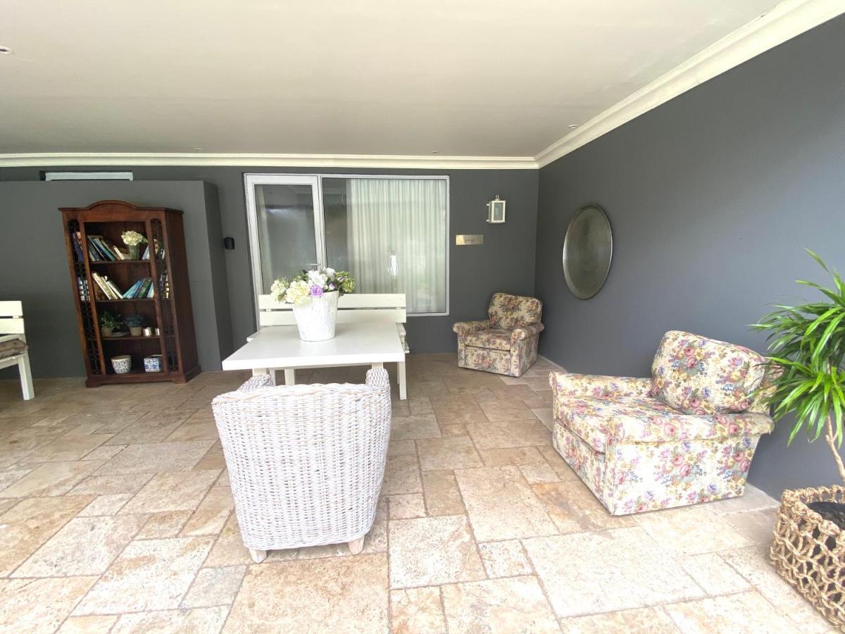 Hotel 182 Old Transkei Road East London Exterior foto